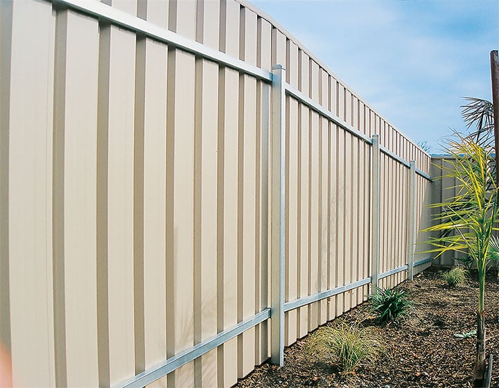 Fencing Screening Post And Rail Fence_01.jpg