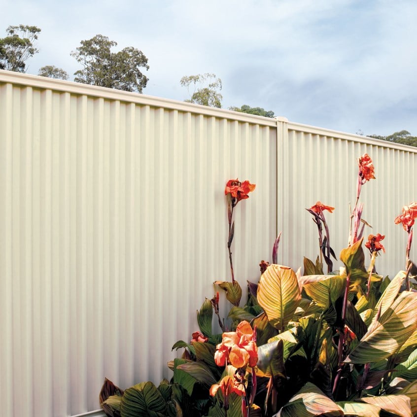 Good Neighbour Smartspan 1500mm High Fence Panel Sheet: Merino, Post ...
