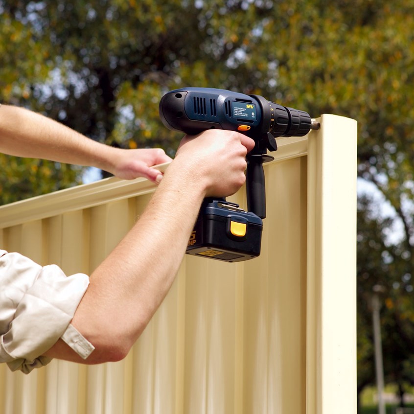 Good Neighbour Wavelok 1200mm High Fence Panel Sheet: Biege, Post/Track ...