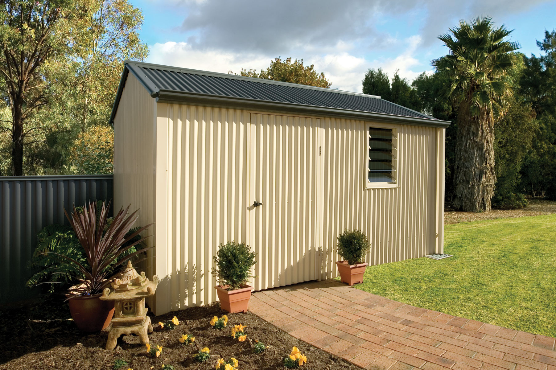 handi-heritage shed h3 3.30x3.30 roof:slate grey wall:primrose