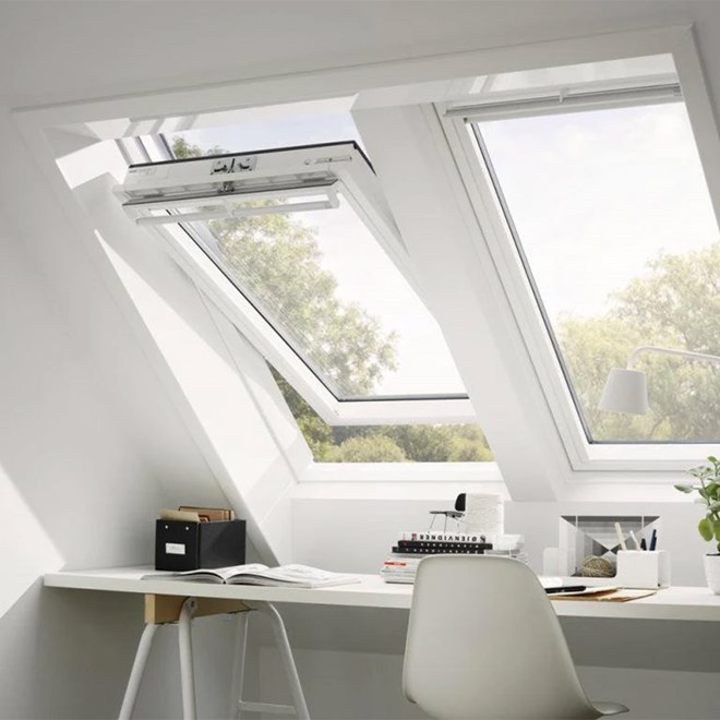 VELUX 550 x 780mm Centre Pivot Roof Window