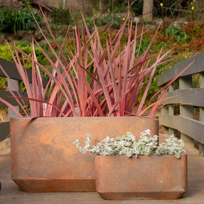 Grayson Trough Rust Medium